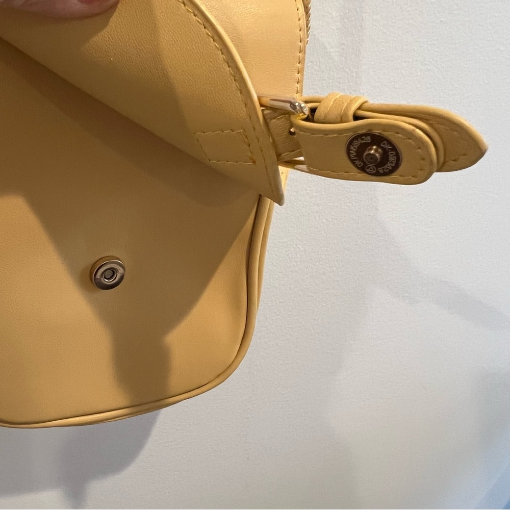Two crossbody purses - Picture 5 of 9